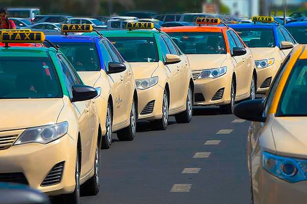 بررسی گزینه‌های حمل و نقل از فرودگاه: از تاکسی تا اجاره خودرو